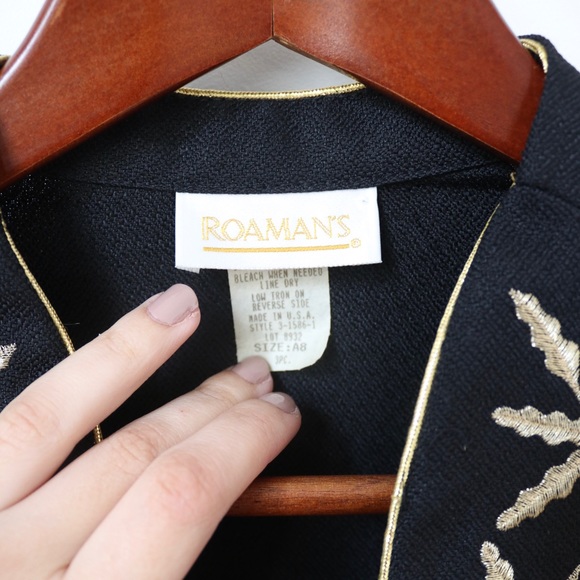 Vintage Black Blazer - Picture 5 of 9